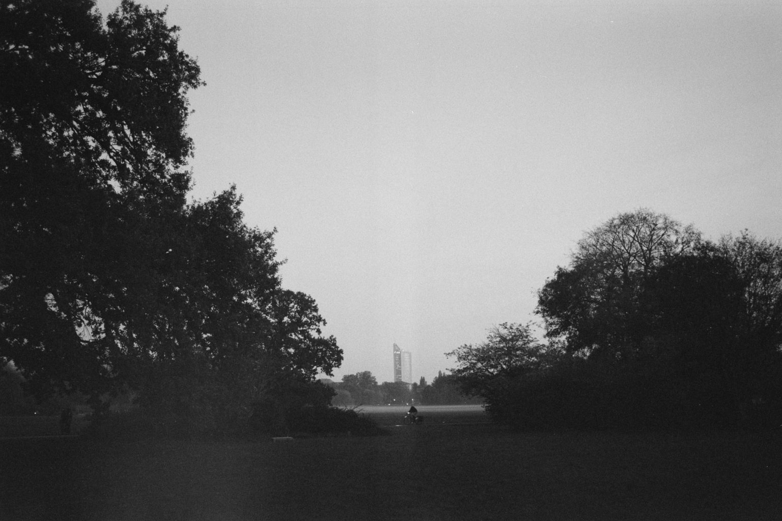 2024-10-11–2933-Contax137MA-Leipzig-HP5plus-0033